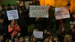 Miles de personas protestaron en La Paz por la falta de agua y piden la renuncia de una ministra