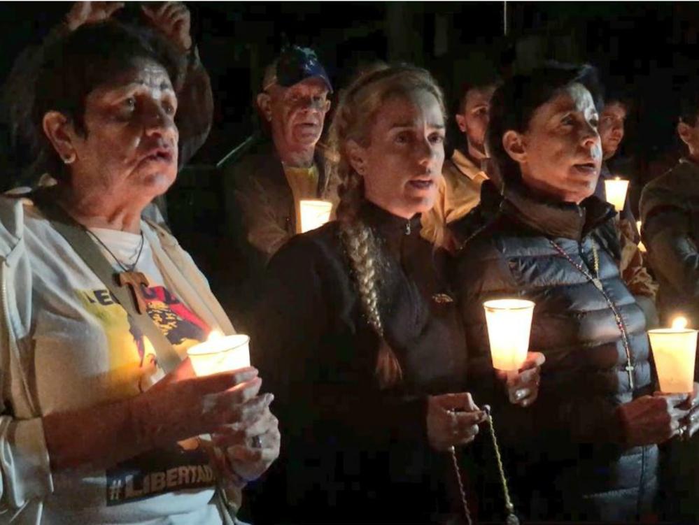 Lilian Tintori encabezó una vigilia frente a la cárcel de Ramo Verde y el Gobierno de Venezuela finalmente dio una prueba de vida de Leopoldo López