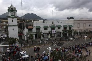 México: Acusan a sacerdote y a 2 candidatos de proselitismo 