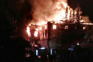 Turquía: Incendio arrasó una residencia estudiantil y mató a 11 niñas y una empleada