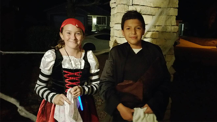 El tierno gesto de niña de EE.UU. para hacerse amiga de un chico mexicano conmueve a la Red