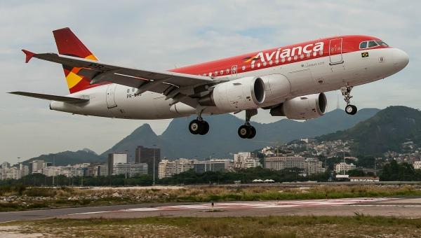 Avión de Avianca Brasil sufre emergencia por humo en la cabina y aterriza de emergencia en Brasilia
