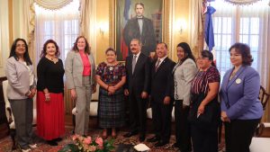Presidente Medina recibe a la Premio Nobel de la Paz Rigoberta Menchú