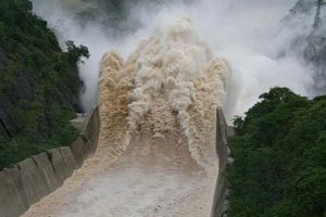 INDRHI desfoga de nuevo la presa de Tavera