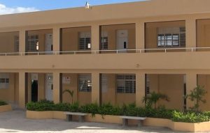 Retorna la docencia en liceo de Azua por falta de agua y electricidad