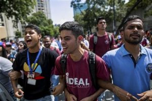 Universitarios exigen a Maduro resultados en mesa de diálogo