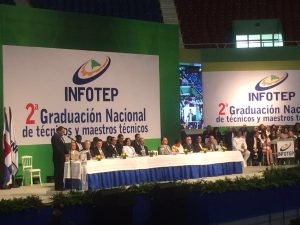 Presidente Medina encabeza graduación INFOTEP de 10,000 estudiantes