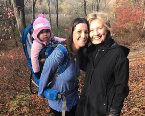 Sorpresa en Nueva York: se encontró a Hillary Clinton con sus perros en un bosque tras la derrota
