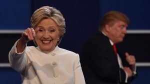 Hillary Clinton lanza comercial que busca hundir a Donald Trump 