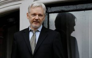 Assange es interrogado por la Fiscalía sueca en la embajada ecuatoriana de Londres