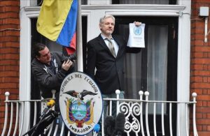Assange es interrogado por segundo día en embajada de Ecuador en Londres