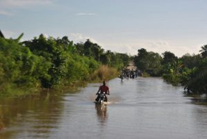 Sigue desaparecido extranjero arrastrado por río en Moca