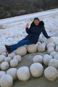 Bolas de nieve gigantes aparecen en playa rusa
