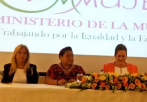 Rigoberta Menchú apoya campaña Ministerio Mujer RD