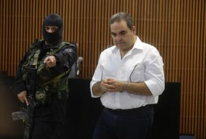 Expresidente salvadoreño Saca continuará en prisión tras audiencia inicial