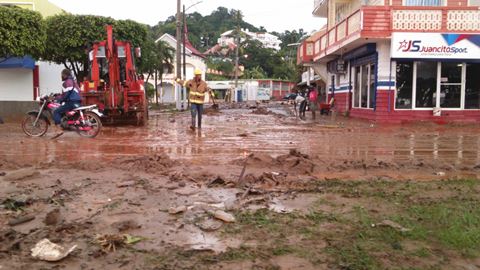 Intransitables sectores en Santa Bárbara de Samaná tras aguaceros