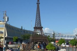 Controversial “Torre Eiffel” costó más de medio millón de pesos; regidores SDO están indignados