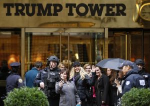 Trump Tower de Nueva York se convierte en imán para turistas