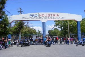 Asaltantes roban en zona franca de Barahona y cargan con dos millones de pesos
