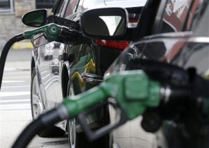 Bajan precios de combustibles por tercera semana consecutiva