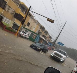 Cientos de evacuados en Santiago por inundaciones