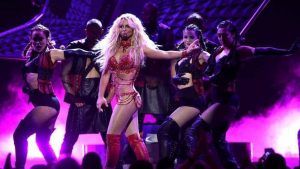 Britney Spears causa polémica al insultar a sus fans en concierto