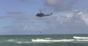 Reinician búsqueda de tripulantes de helicóptero siniestrado 