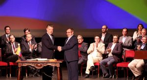 El gobierno colombiano y las FARC firman el nuevo acuerdo de paz en Bogotá