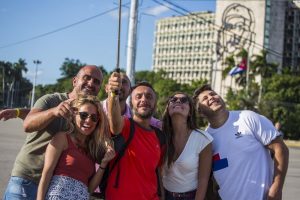 Turistas en Cuba se topan con un momento histórico