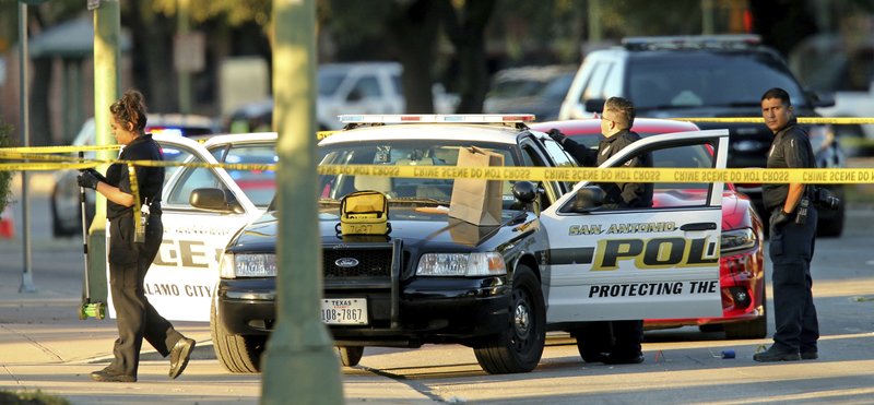 EEUU: Matan policía mientras multaba conductor
