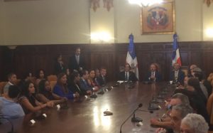Presidente Medina reunido con senador federal Adriano Espaillat