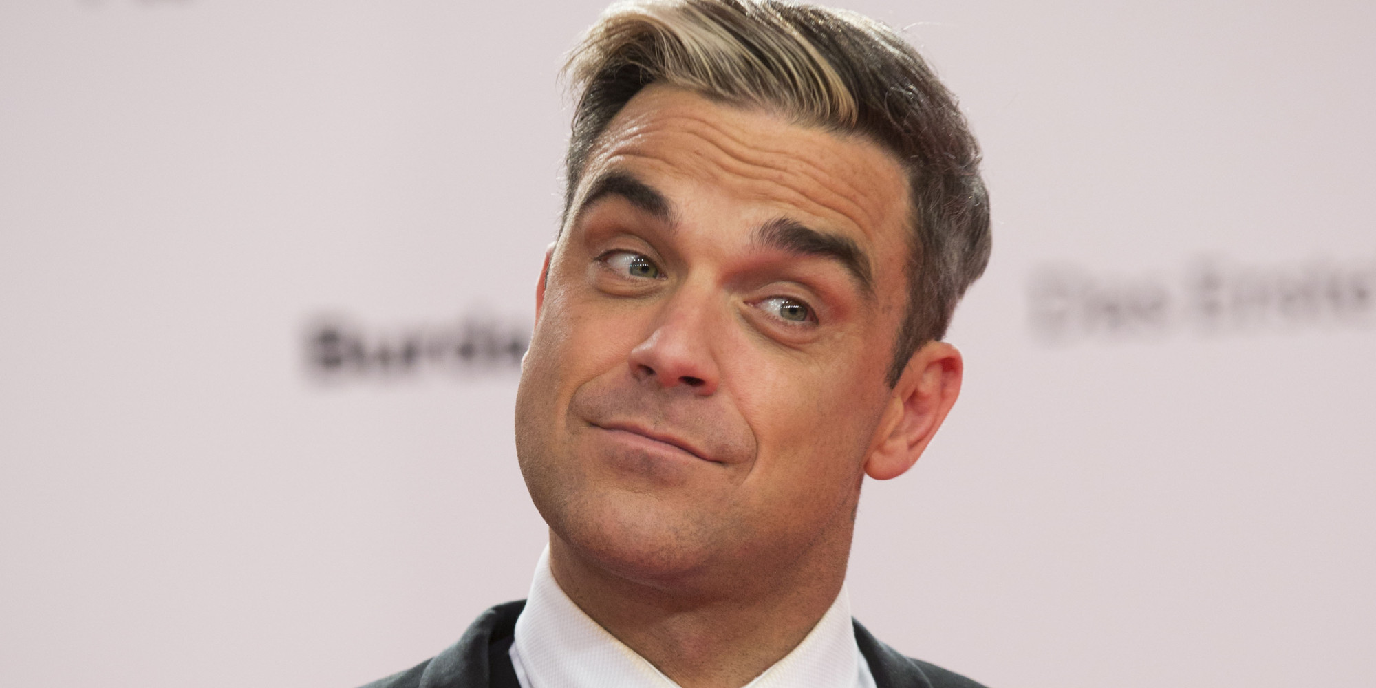 Robbie Williams posó completamente desnudo para una revista
