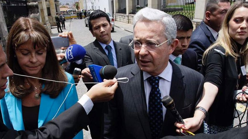 Álvaro Uribe propone referéndum para "puntos polémicos" de acuerdo con las Farc