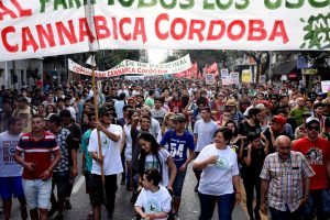 Cultivadores de marihuana marchan en Argentina para evitar más detenciones