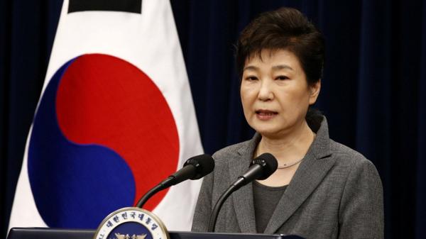 Presidenta surcoreana destituida por corrupción pidió perdón y cedió el poder