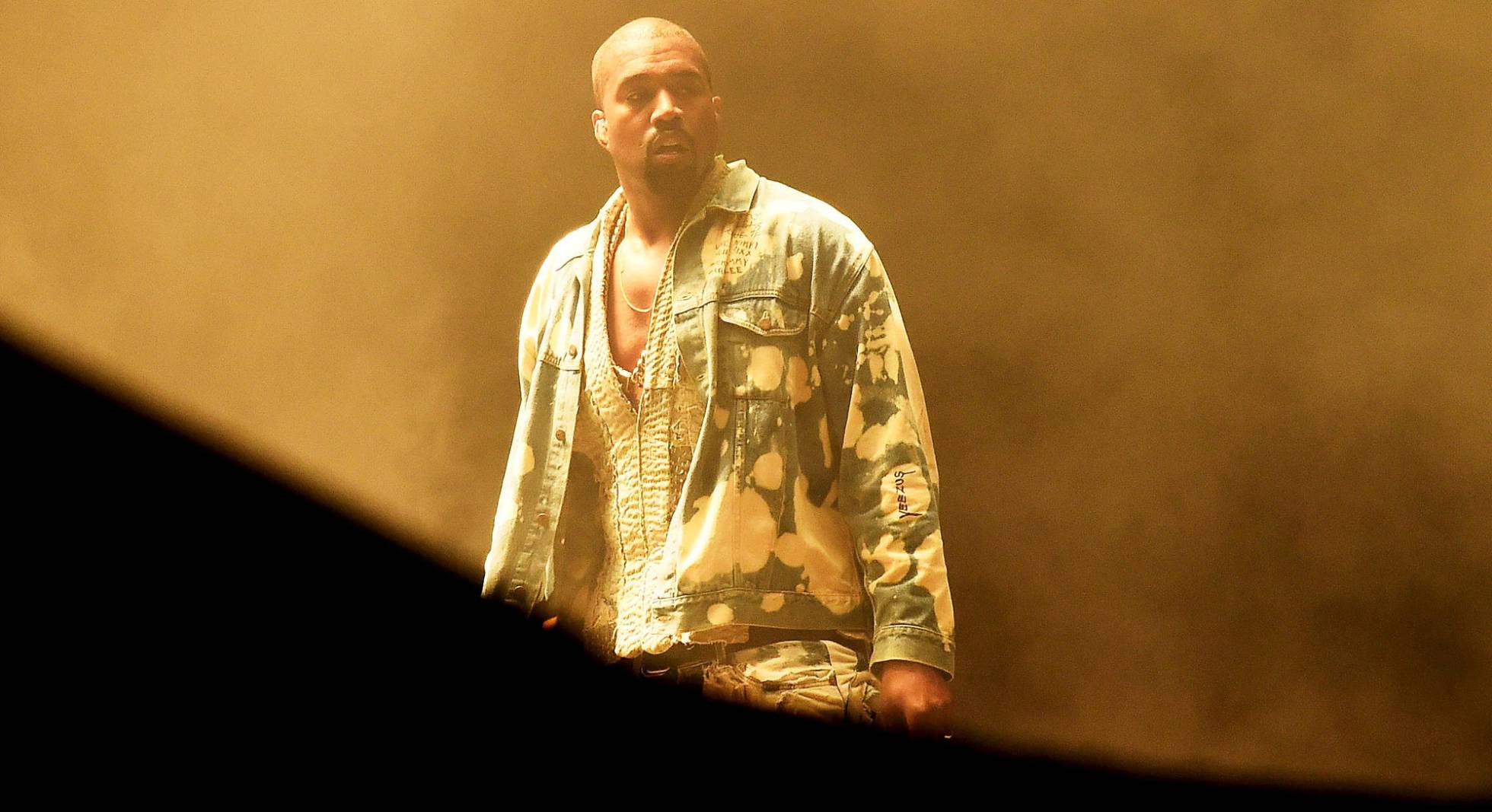Kanye West reaparece teñido de rubio
