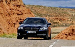 BMW utiliza el bloqueo remoto para atrapar al ladrón dentro del vehículo robado