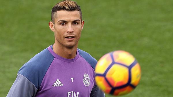 El nuevo look de Cristiano Ronaldo a pocos días de la entrega del Balón de Oro