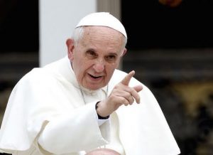 El Papa se reunirá hoy con Santos y Uribe para mediar tras el acuerdo de paz