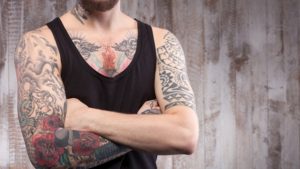Un estudio reveló cuál es la percepción acerca de los hombres tatuados