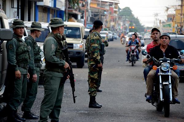 El gobierno de Venezuela militariza varias ciudades para evitar más saqueos