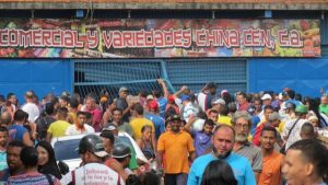 Saqueos en Venezuela: arrestaron a cinco policías por participar en los disturbios