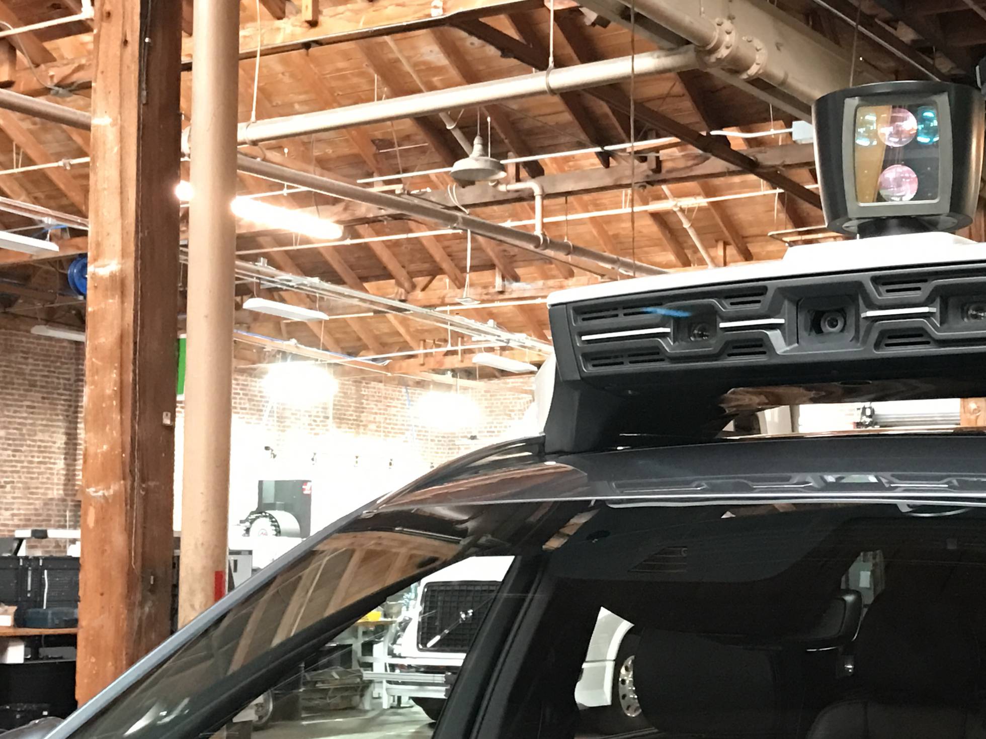 Uber desafía a las autoridades y mantiene su coche autónomo