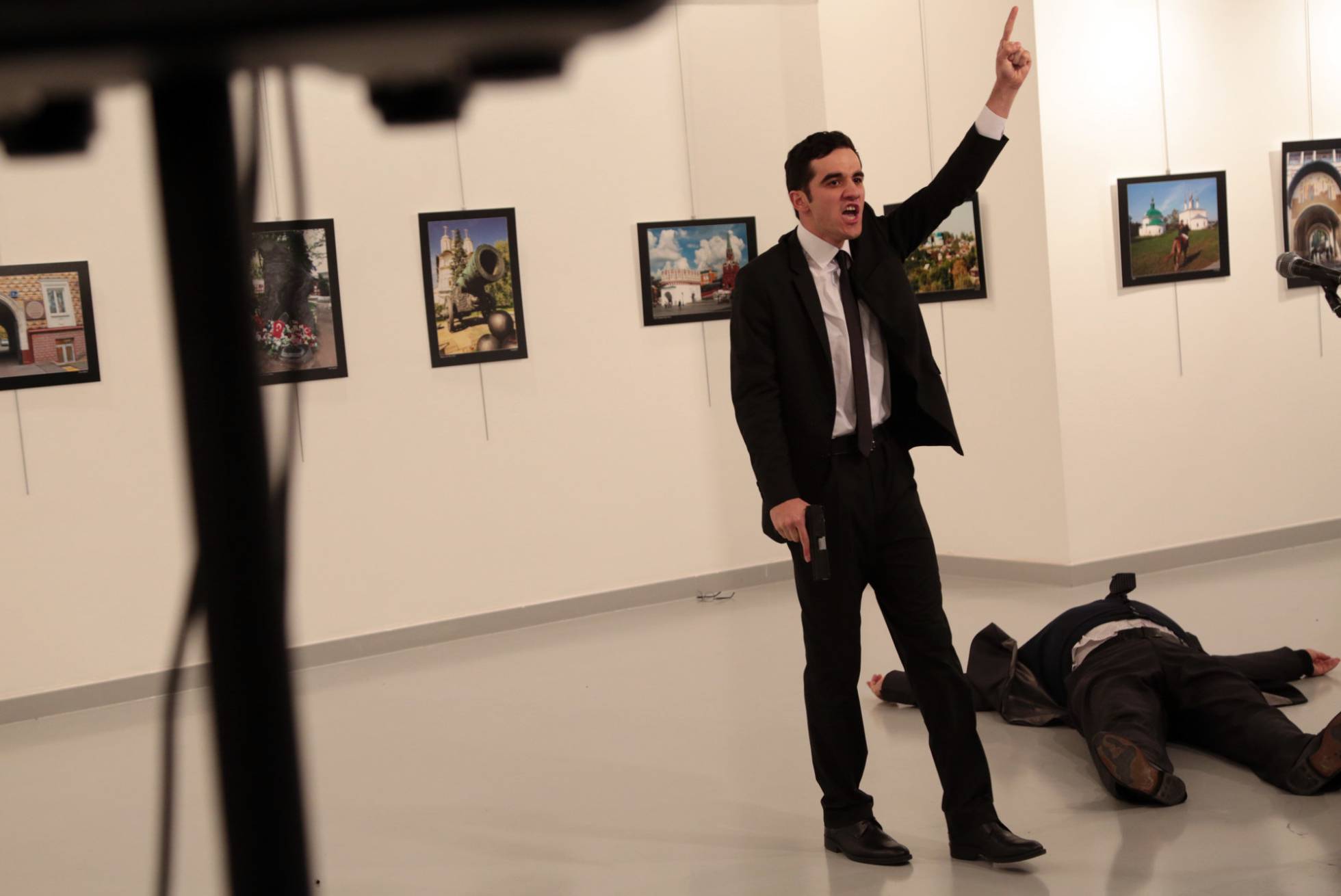 Disparan al embajador ruso en Turquía