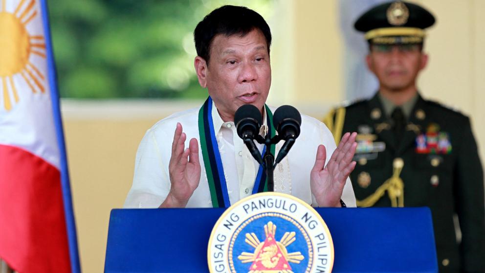 Presidente filipino dice podría imponer ley marcial si problema narco se vuelve "virulento"