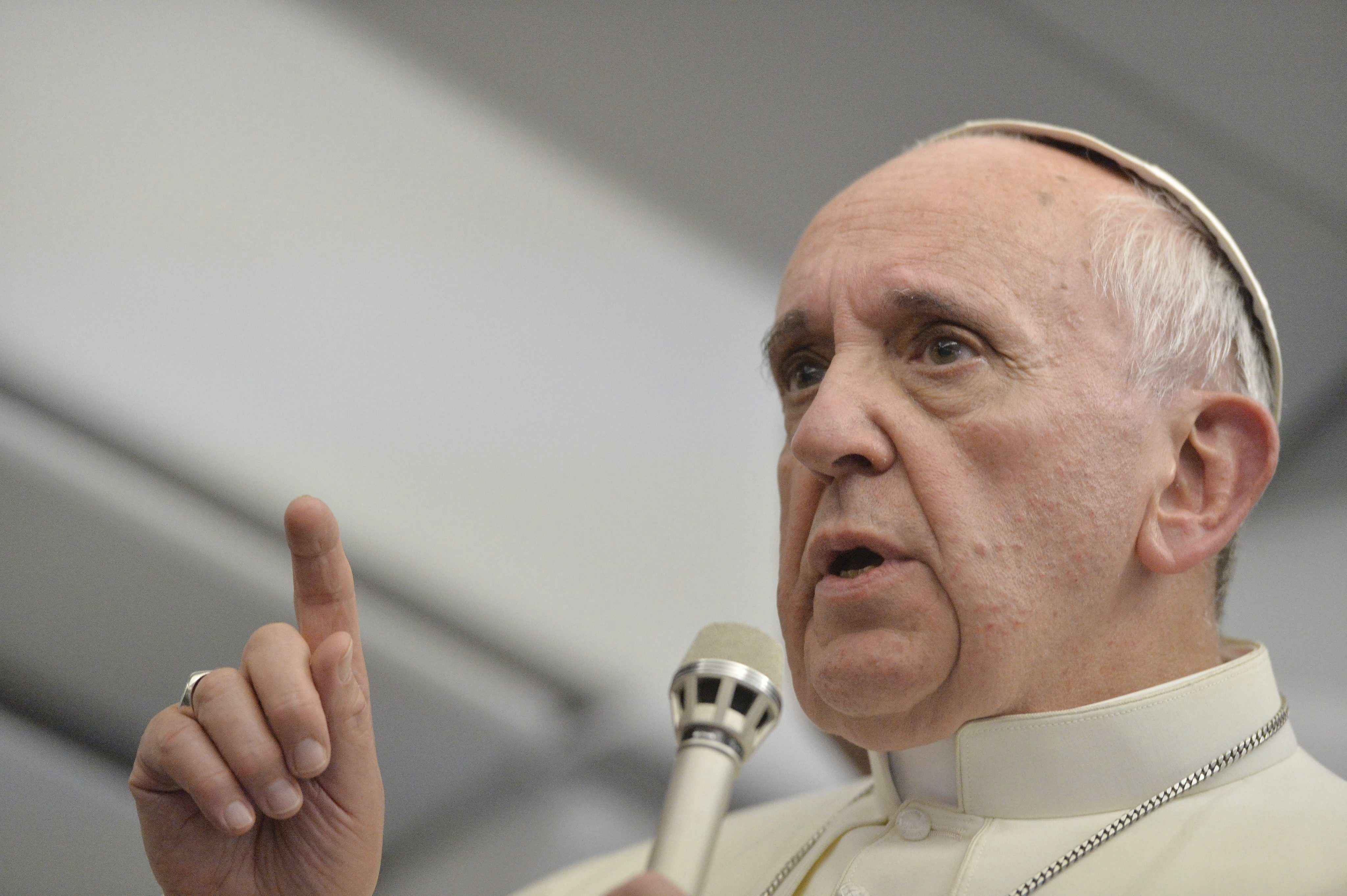 Papa condena la "locura homicida" tras atentado en Berlín