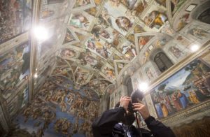 El Papa nombra a la primera mujer directora de los Museos Vaticanos