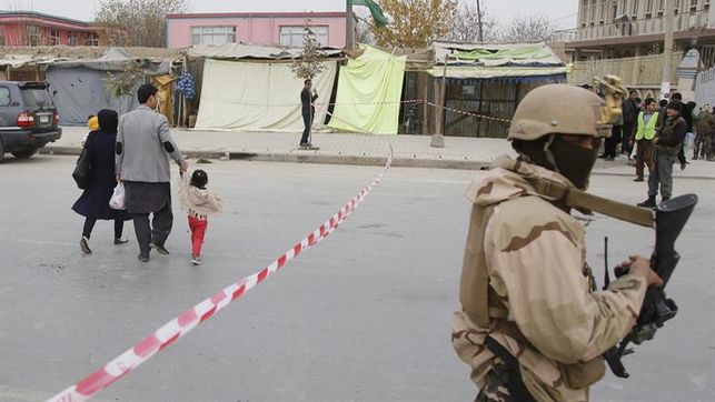 Aumentan a 9 los muertos en un ataque talibán a la vivienda de un diputado afgano