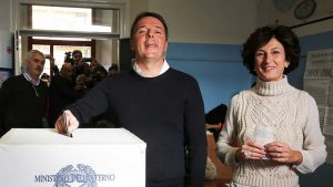 Italia vota en referendo, Renzi promete renunciar si pierde