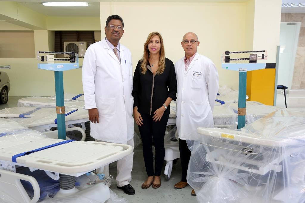 Despacho de la Primera Dama dona equipos al hospital de la Mujer Dominicana
